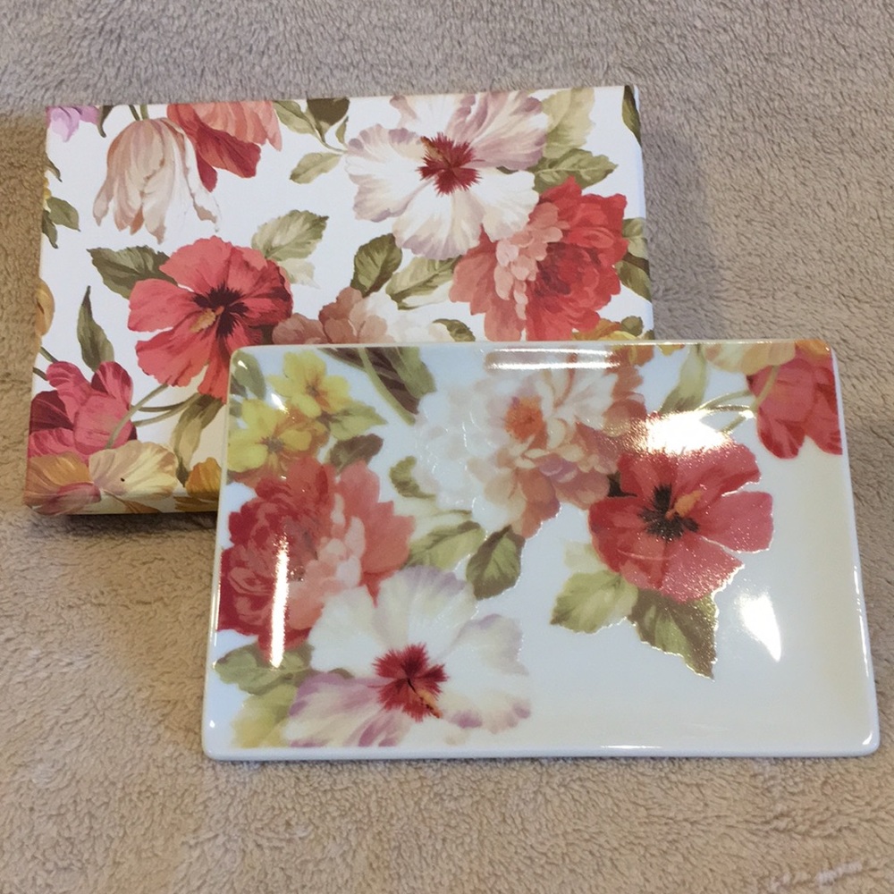 Red Botanical Floral Ceramic Trinket Soap Dish NWT